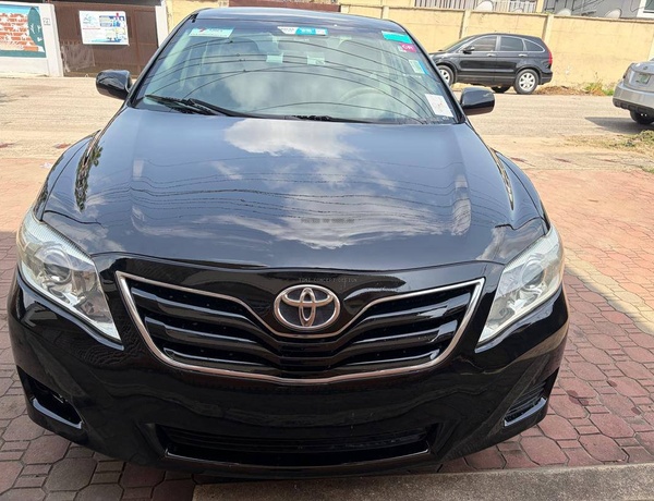 Clean 2011 Toyota Camry LE for Sale In Lagos