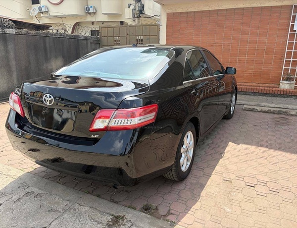 Clean 2011 Toyota Camry LE for Sale In Lagos