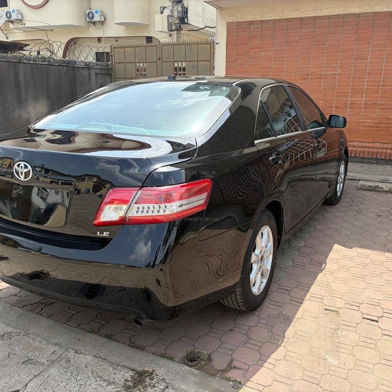 Clean 2011 Toyota Camry LE for Sale In Lagos image