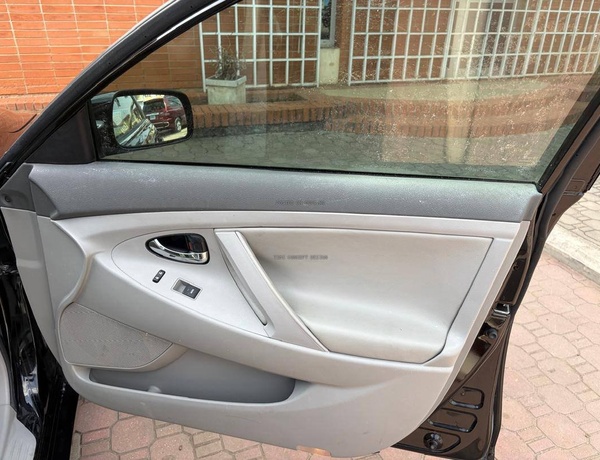 Clean 2011 Toyota Camry LE for Sale In Lagos