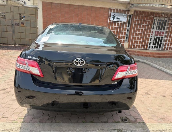 Clean 2011 Toyota Camry LE for Sale In Lagos