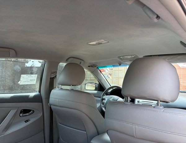 Clean 2011 Toyota Camry LE for Sale In Lagos