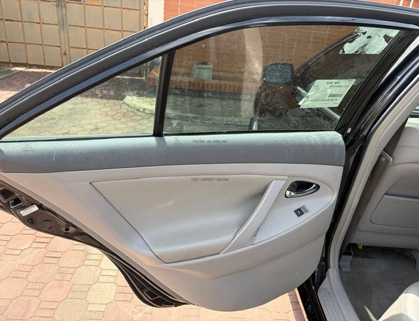 Clean 2011 Toyota Camry LE for Sale In Lagos