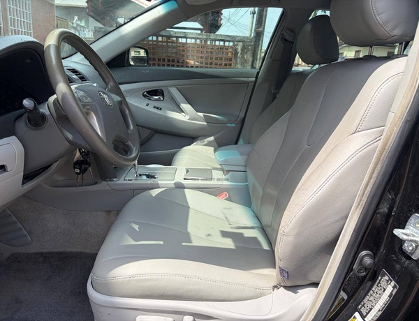 Clean 2011 Toyota Camry LE for Sale In Lagos