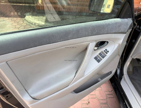 Clean 2011 Toyota Camry LE for Sale In Lagos