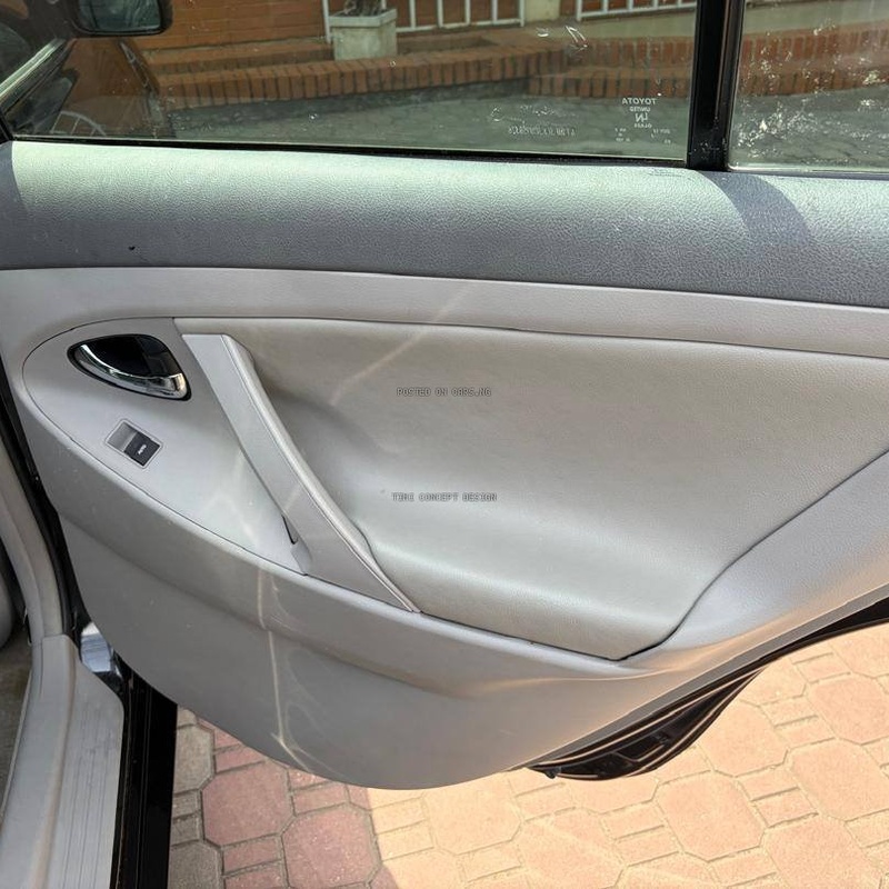 Clean 2011 Toyota Camry LE for Sale In Lagos image