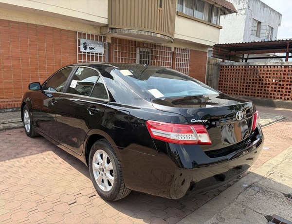 Clean 2011 Toyota Camry LE for Sale In Lagos