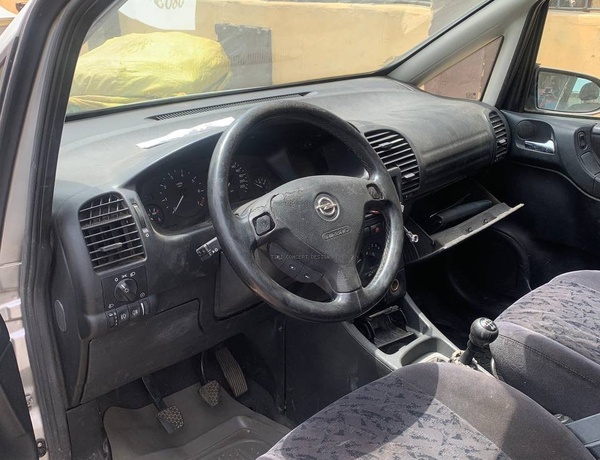Clean Manual Opel Zafira 2002 for Sale in Lagos  