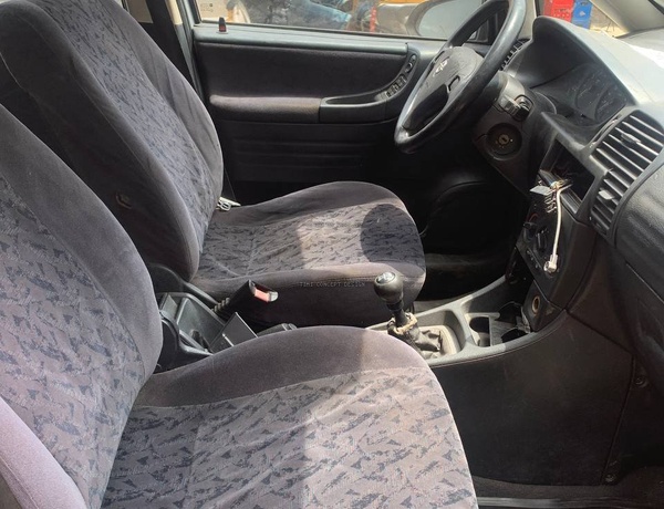 Clean Manual Opel Zafira 2002 for Sale in Lagos  