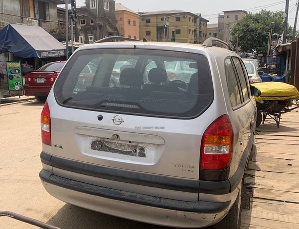 Clean Manual Opel Zafira 2002 for Sale in Lagos  