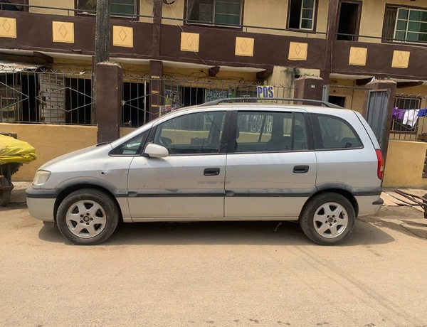 Clean Manual Opel Zafira 2002 for Sale in Lagos  