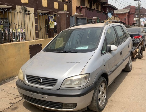 Clean Manual Opel Zafira 2002 for Sale in Lagos  
