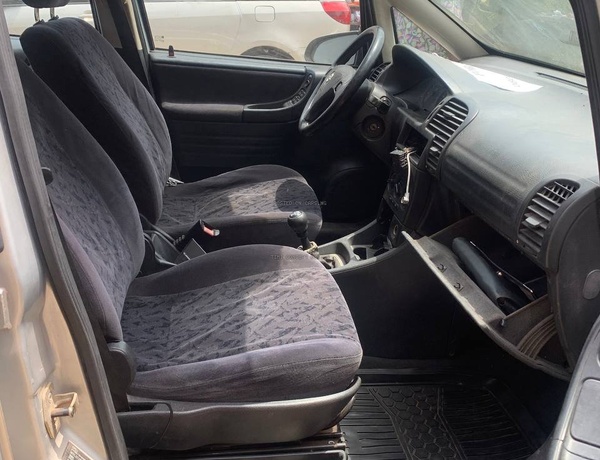 Clean Manual Opel Zafira 2002 for Sale in Lagos  