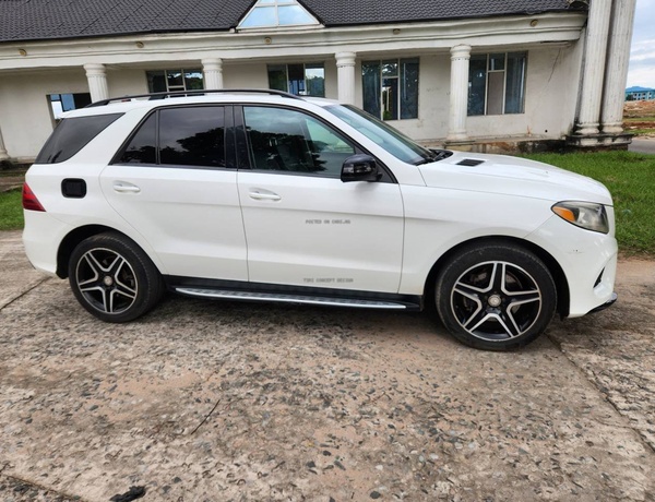 Clean Nigeria used Mercedes-Benz GLE 350 For sale in Lagos