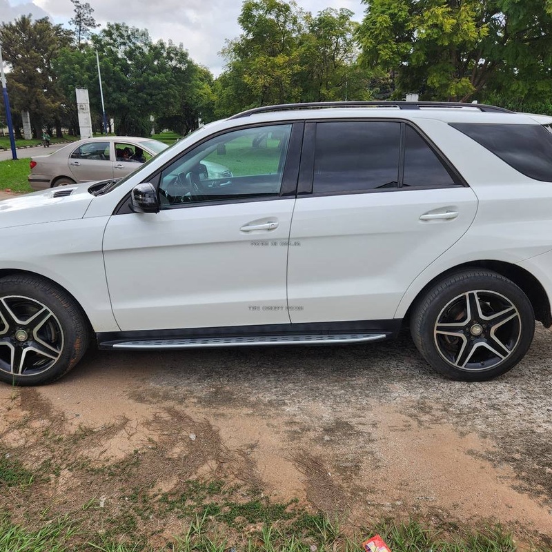 Clean Nigeria used Mercedes-Benz GLE 350 For sale in Lagos image