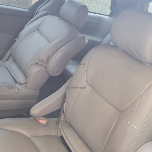 Clean Nigeria Used Toyota Sienna LE 2006 for Sale In Yaba