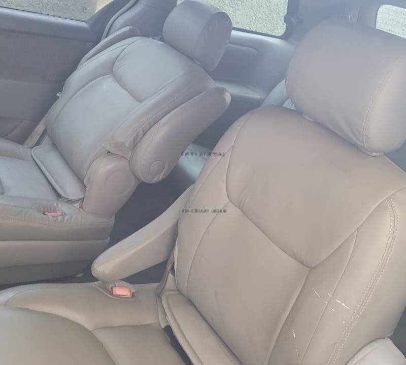 Clean Nigeria Used Toyota Sienna LE 2006 for Sale In Yaba image
