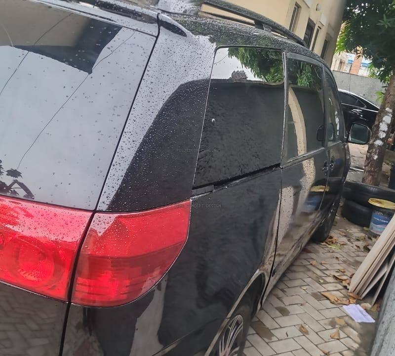 Clean Nigeria Used Toyota Sienna LE 2006 for Sale In Yaba image