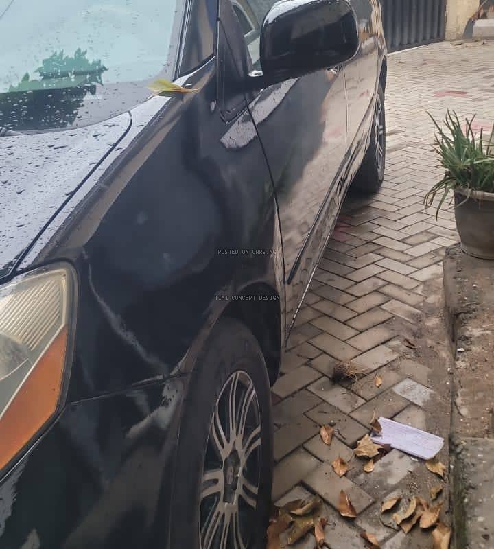 Clean Nigeria Used Toyota Sienna LE 2006 for Sale In Yaba image