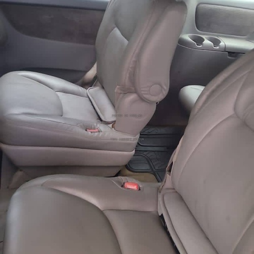 Clean Nigeria Used Toyota Sienna LE 2006 for Sale In Yaba