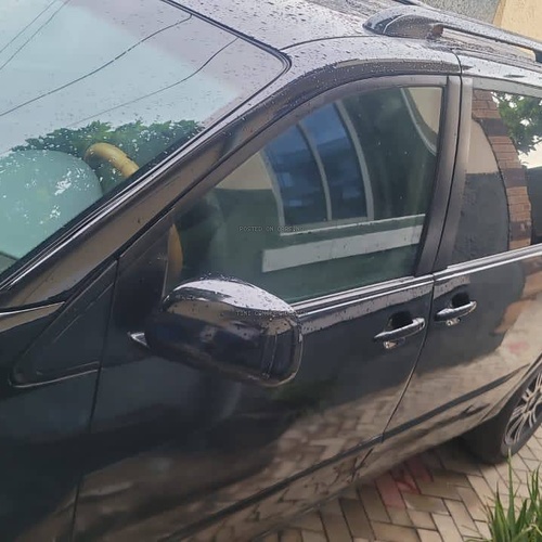 Clean Nigeria Used Toyota Sienna LE 2006 for Sale In Yaba