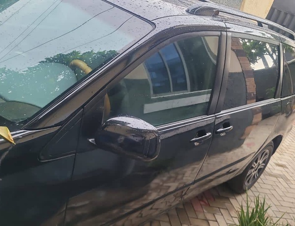Clean Nigeria Used Toyota Sienna LE 2006 for Sale In Yaba