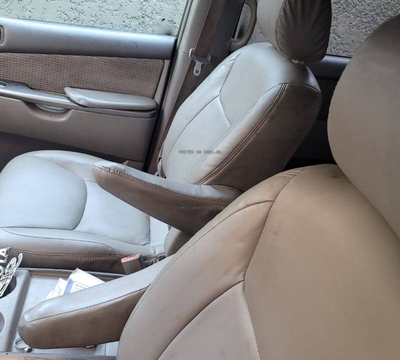 Clean Nigeria Used Toyota Sienna LE 2006 for Sale In Yaba image