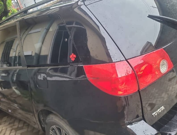 Clean Nigeria Used Toyota Sienna LE 2006 for Sale In Yaba