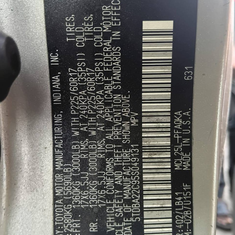 Dealers Deal Nigerian Used Toyota Sienna 2005 LE  for Sale image