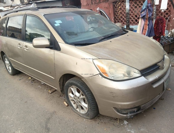 Dealers Deal Nigerian Used Toyota Sienna 2005 LE  for Sale
