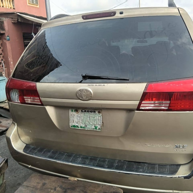 Dealers Deal Nigerian Used Toyota Sienna 2005 LE  for Sale image