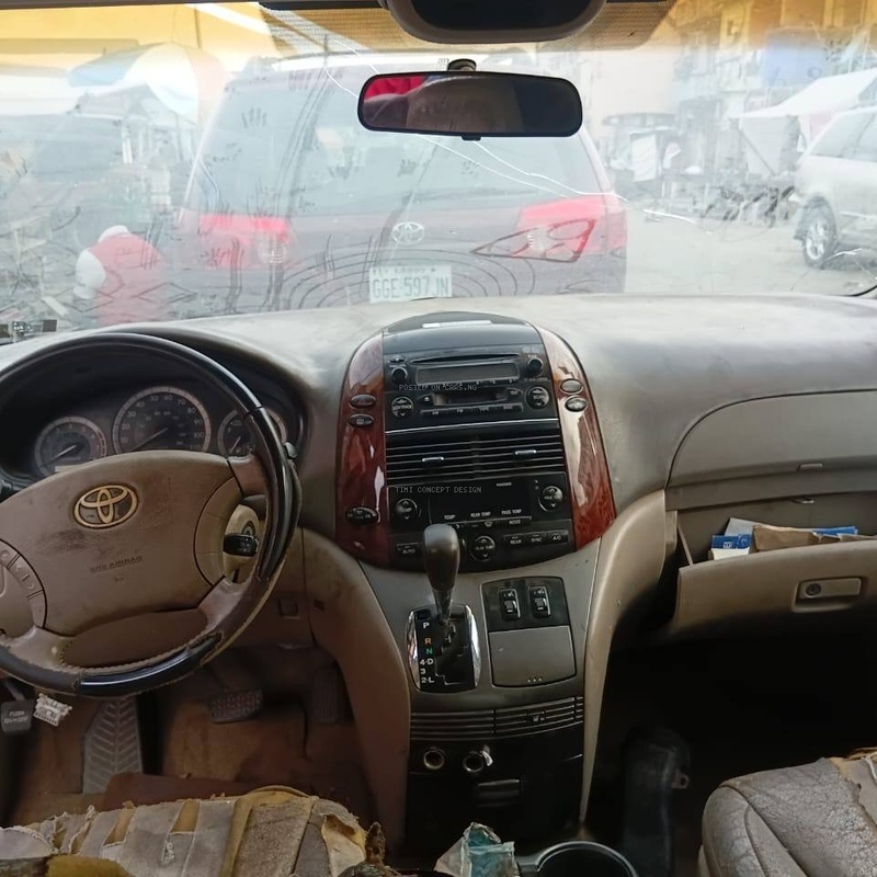 Dealers Deal Nigerian Used Toyota Sienna 2005 LE  for Sale image