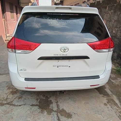 Foreign Used Toyota Sienna 2012  in Lagos for sale