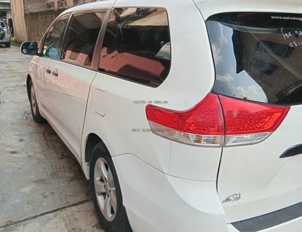 Foreign Used Toyota Sienna 2012  in Lagos for sale