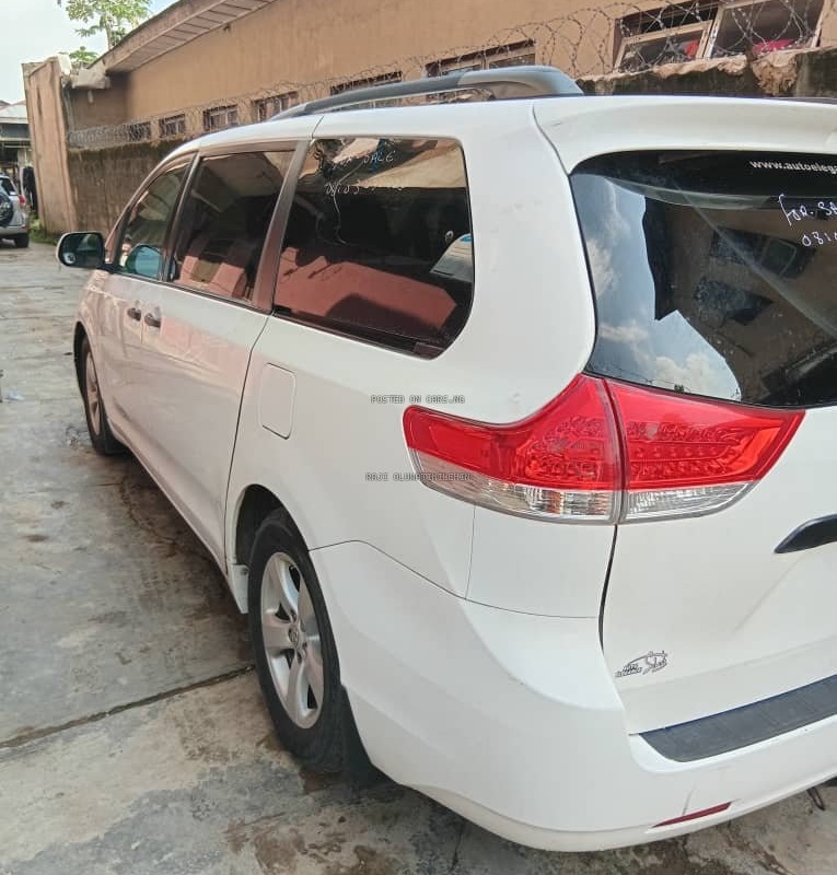 Foreign Used Toyota Sienna 2012  in Lagos for sale image