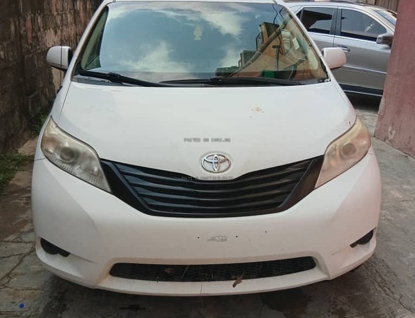 Foreign Used Toyota Sienna 2012  in Lagos for sale