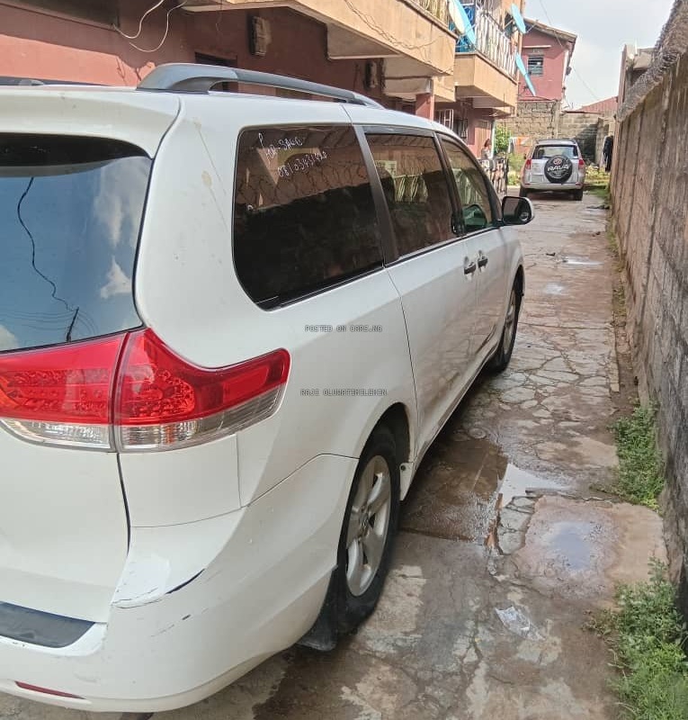 Foreign Used Toyota Sienna 2012  in Lagos for sale image