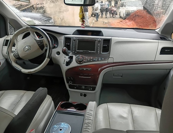 foreign used toyota sienna xle 2014 for sale