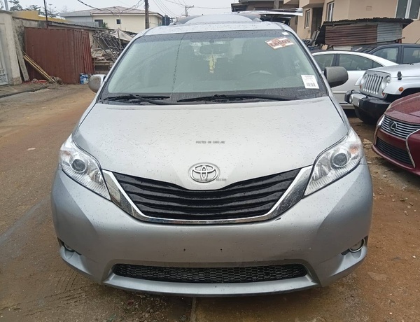 Foreign Used Toyota Sienna XLE 2014 for sale