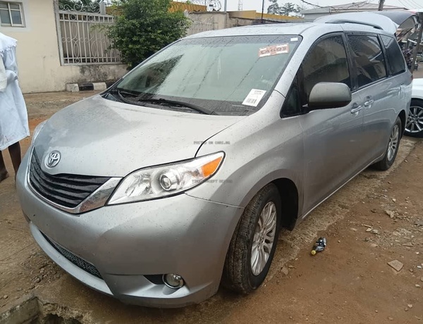 Foreign Used Toyota Sienna XLE 2014 for sale