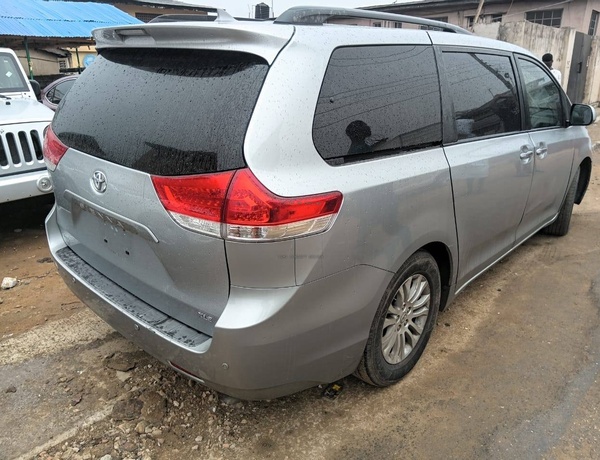 Foreign Used Toyota Sienna XLE 2014 for sale