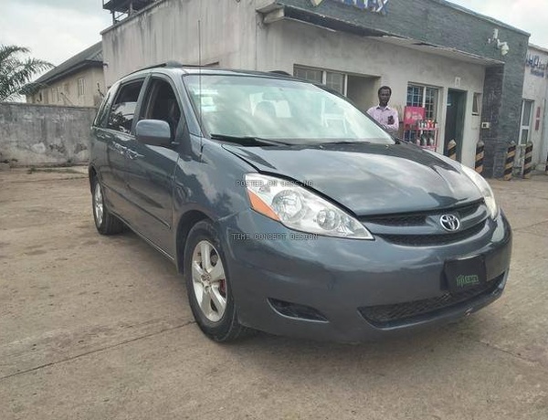 Nigerian Used 2008 Toyota Sienna in good working condition