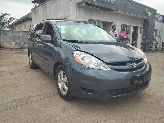 Nigerian Used 2008 Toyota Sienna in good working condition image