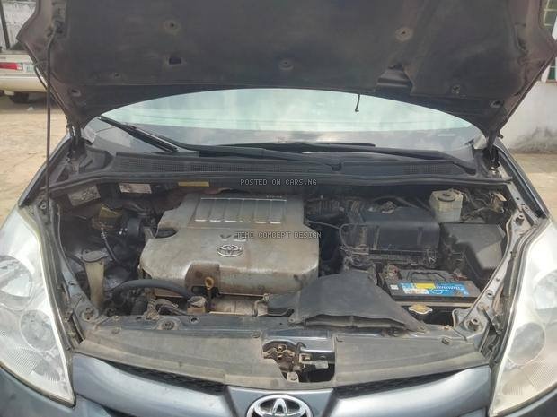 Nigerian Used 2008 Toyota Sienna in good working condition image