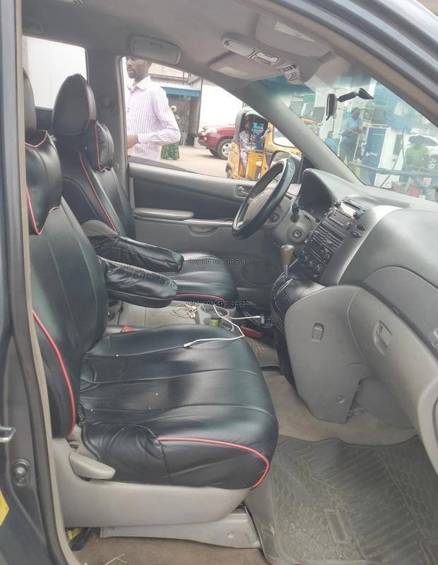 Nigerian Used 2008 Toyota Sienna in good working condition image