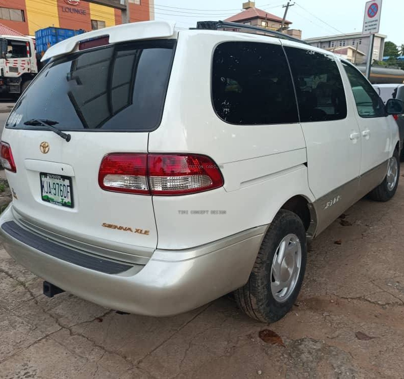 Toyota Sienna XLE 2002 For Sale image