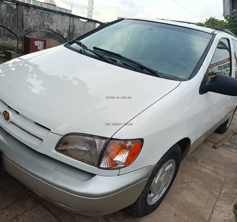 Toyota Sienna XLE 2002 For Sale image