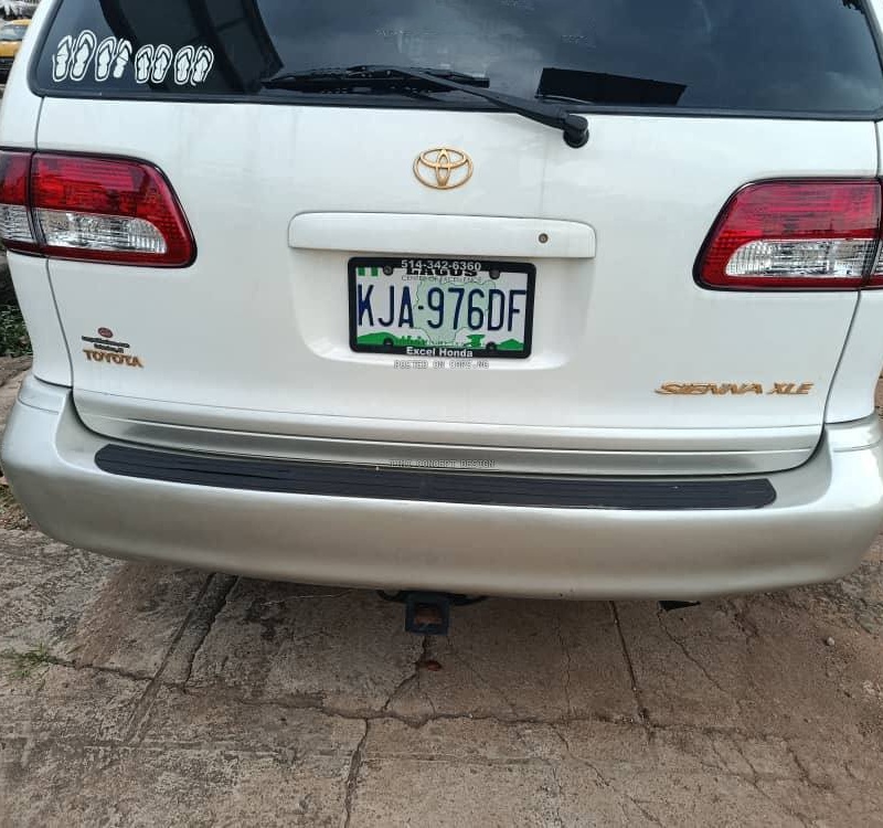 Toyota Sienna XLE 2002 For Sale image