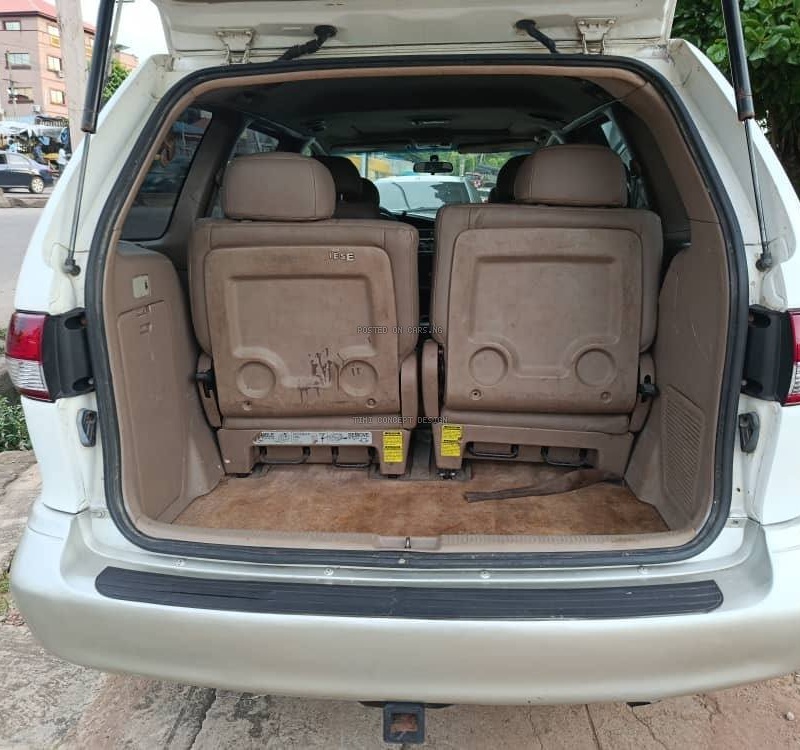 Toyota Sienna XLE 2002 For Sale image