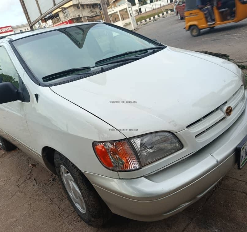 Toyota Sienna XLE 2002 For Sale image